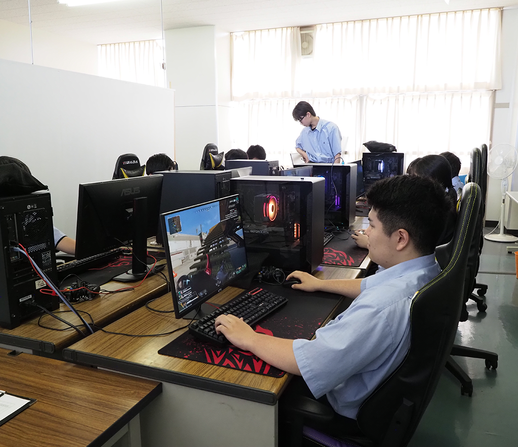 弘前東高等学校eスポーツ部の写真