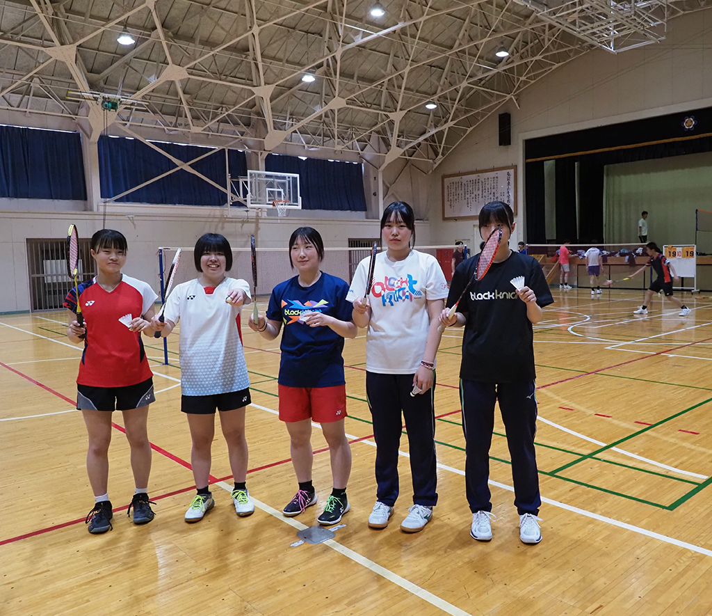 弘前東高等学校バドミントン部の写真